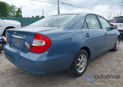 2004 Toyota Camry Le z USA, uszkodzony, nr VIN 4T1BE32K44U907483